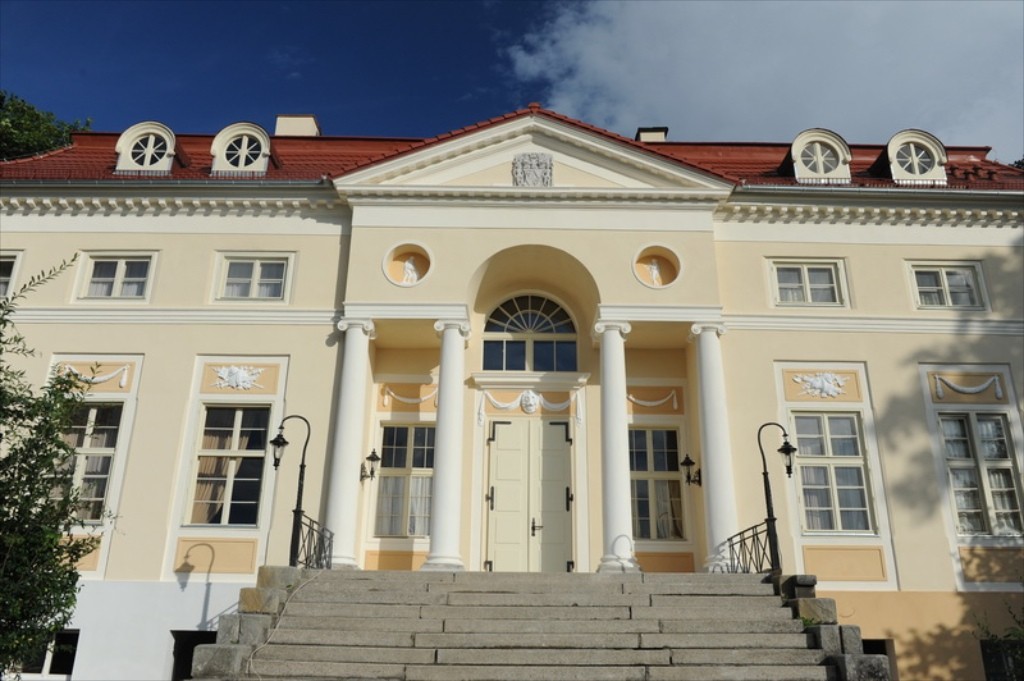 Pałac Alexandrów Wrocław Airport