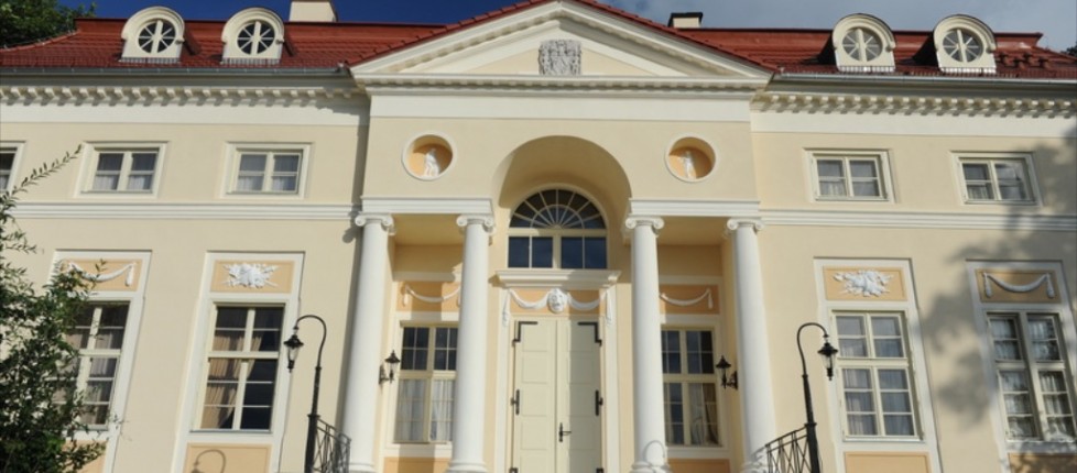 Pałac Alexandrów Wrocław Airport